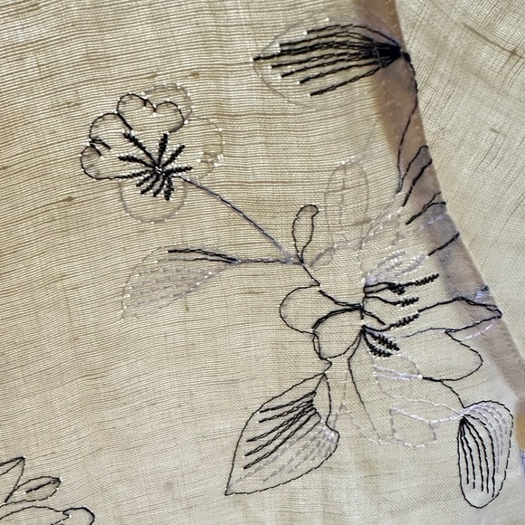 Tweeds Linen Pale Yellow Blouse With Black & White Floral Embroidery ~ 1X - Picture 7 of 15